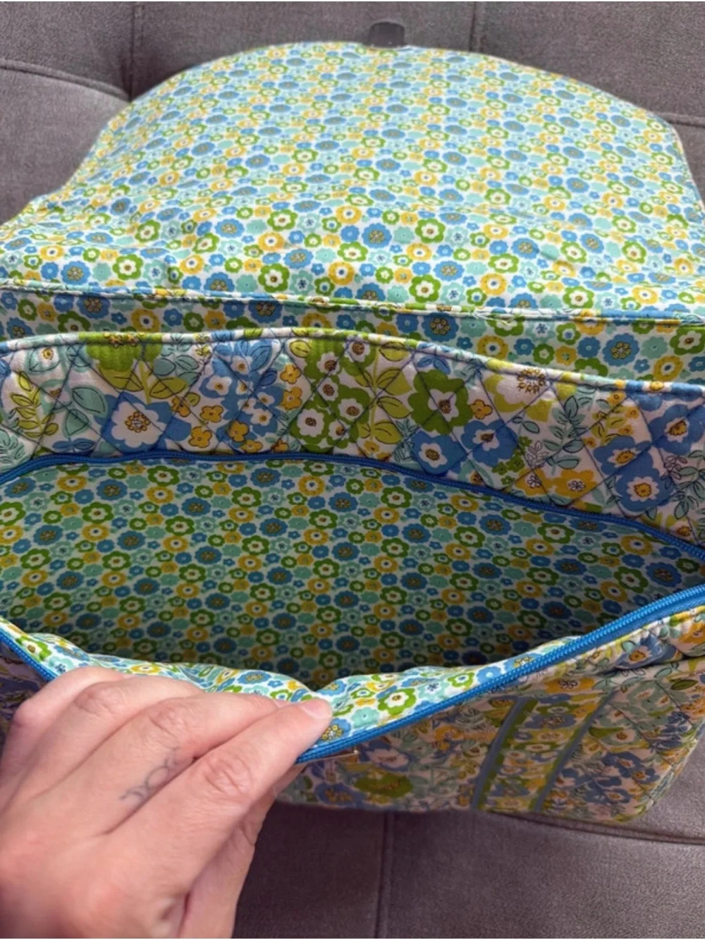 Quilted Floral Laptop Crossbody Bag in Blue & Green
